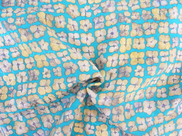 イタリア製輸入生地　【Valentino/ヴァレンチノ社】　ピュアシルク/1着分2.4m