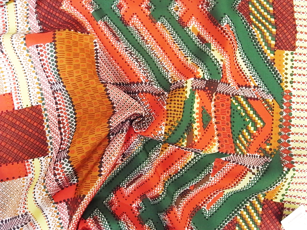 イタリア製輸入生地 【ポリエステルプリント】/トライバル柄1着分2.3m