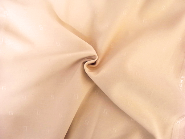 イタリア製輸入生地　【GIVENCHY/ジバンシー社】　ウールタッサー/ベージュ/1着分2,4m