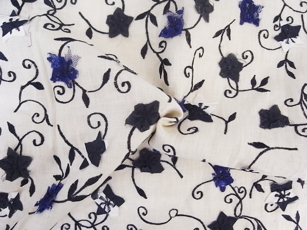 スイス製輸入生地 【ピュアリネン】 花柄エンブロイダリー/1着分2,4m