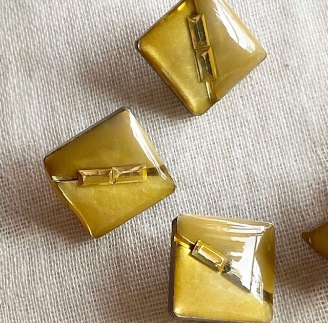 (M-2)ヴィンテージ アンティーク 光沢イエロ-スクエアボタン 12mm