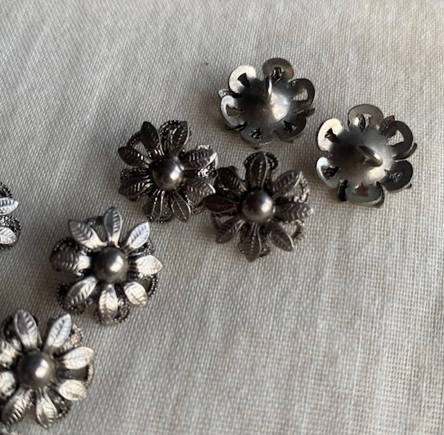 (M-9)ヴィンテージシルバー花形ボタン