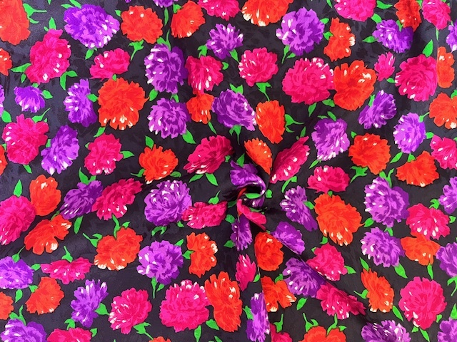 イタリア製輸入生地【ピュアシルク】/花柄柄プリント/1着分2,4m