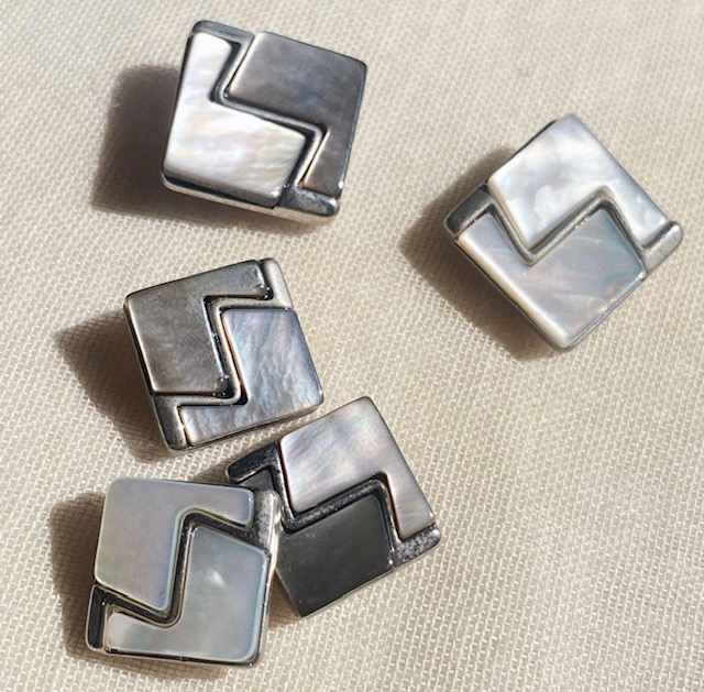 (M-14)ヴィンテージ 真珠蝶貝スクエアボタン