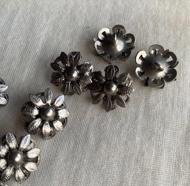 (M-9)ヴィンテージシルバー花形ボタン