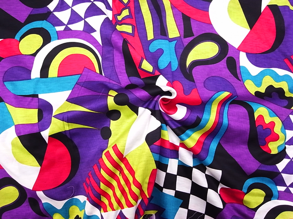 イタリア製輸入生地【ピュアコットンジャージ】/抽象柄プリント/1着分2.4m