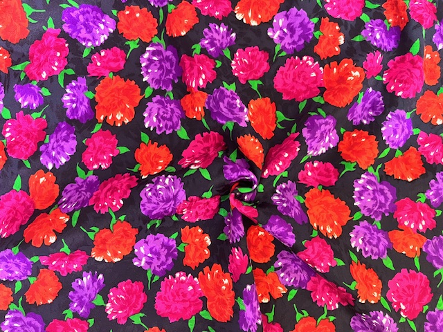 イタリア製輸入生地【ピュアシルク】/花柄柄プリント/1着分2,4m