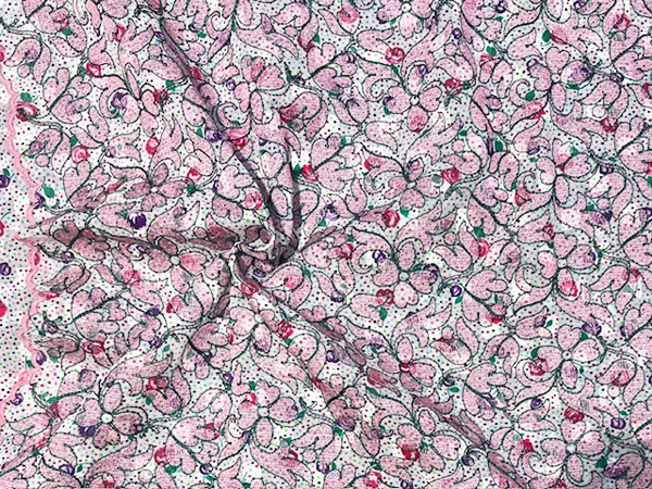 スイス製輸入生地　【ピュアコットン 】　花柄エンブロイダリー/1着分2.6m