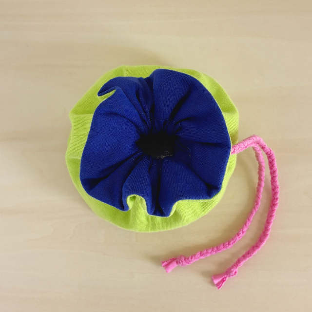 MI:IRO／Kinchaku（キンチャク）／LIGHT GREEN × ROYAL BLUE ×PINK
