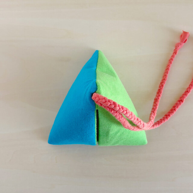 MI:IRO／Sankaku（サンカク）／LIME × TURQUOISE × LIGHT SALMON