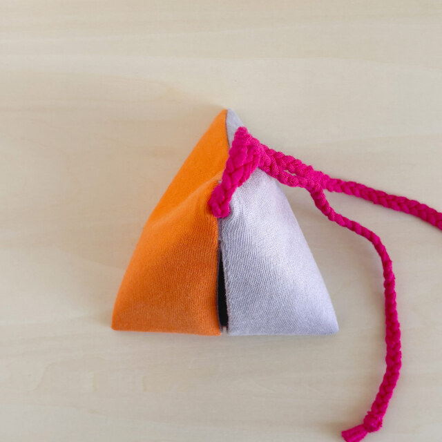 MI:IRO／Sankaku（サンカク）／LAVENDER MIST × CORAL ORANGE × HOT PINK