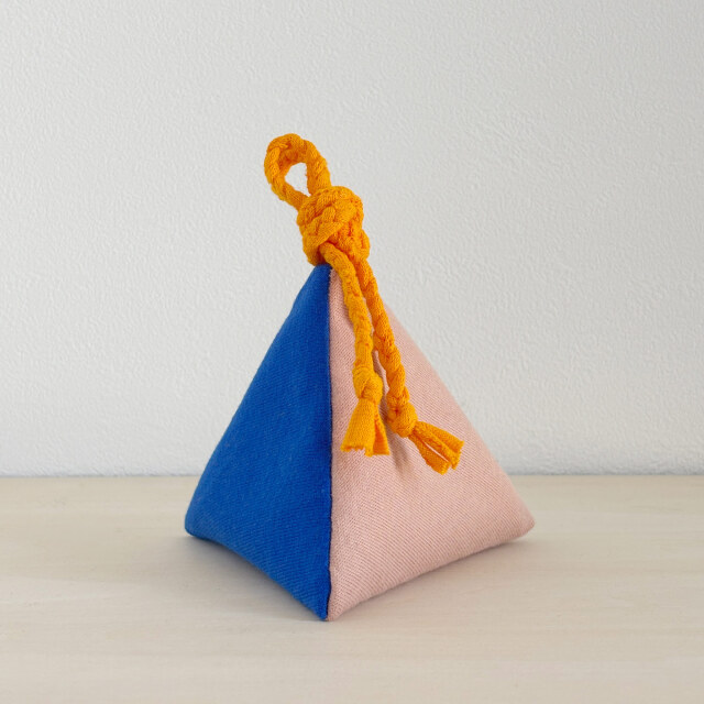 MI:IRO／Sankaku（サンカク）／ROYAL BLUE × DUSTY PINK × GOLD YELLOW