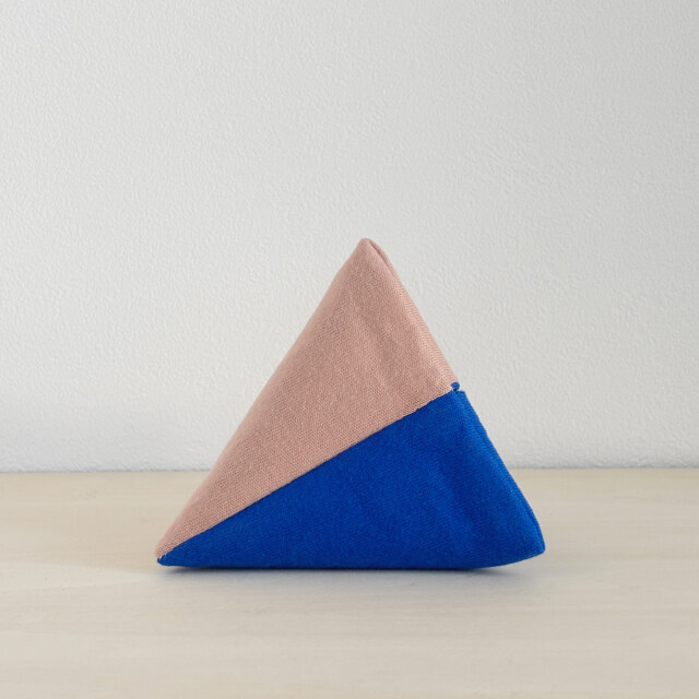 MI:IRO／Sankaku（サンカク）／ROYAL BLUE × DUSTY PINK × GOLD YELLOW
