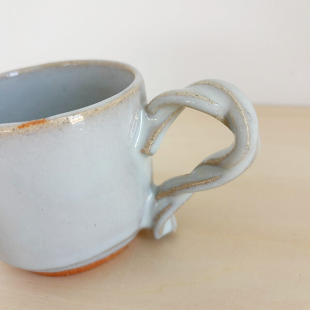 nacchico（ナッチーコ）ねじねじ持ち手のコーヒーカップ（ホワイト）