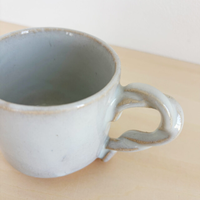 nacchico（ナッチーコ）ねじねじ持ち手のコーヒーカップ（ホワイト）
