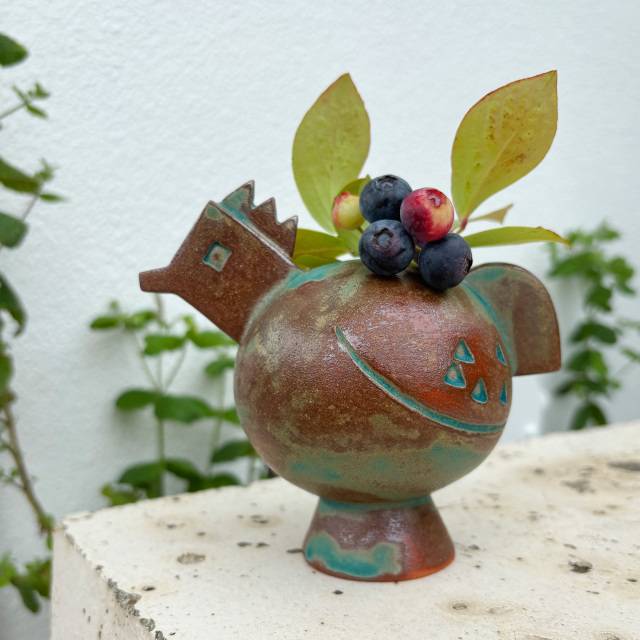 まんまるフォルムの鳥の花器（青緑マット／ビンテージ仕上げ）