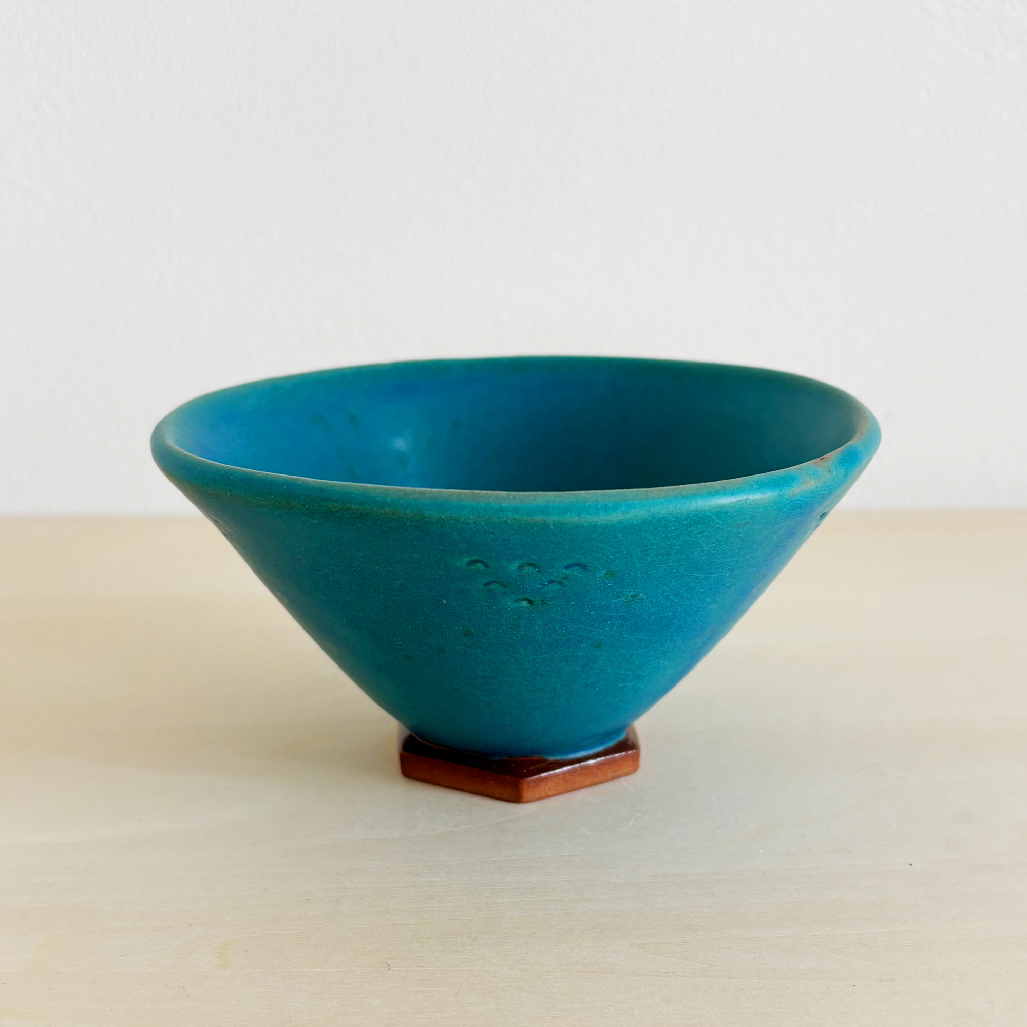 六角形高台の茶わん（ターコイズ）