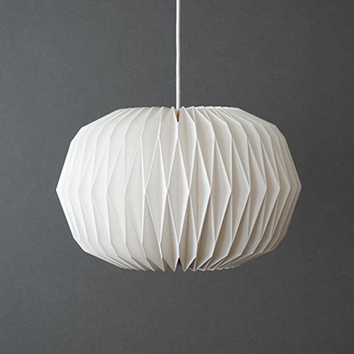 月」を意味をするモーネ。コクーン=繭のような楕円形の柔らかフォルム