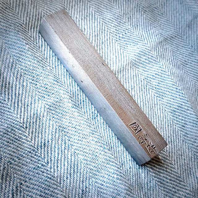 刀匠の作る鐡の逸品 月光舎】鮮やかな鍛え肌！ 玉鋼製文鎮