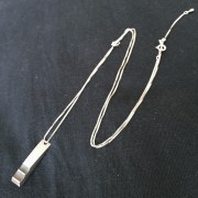 本物の日本刀から切り出しました。太刀切断ペンダント　　二筋樋