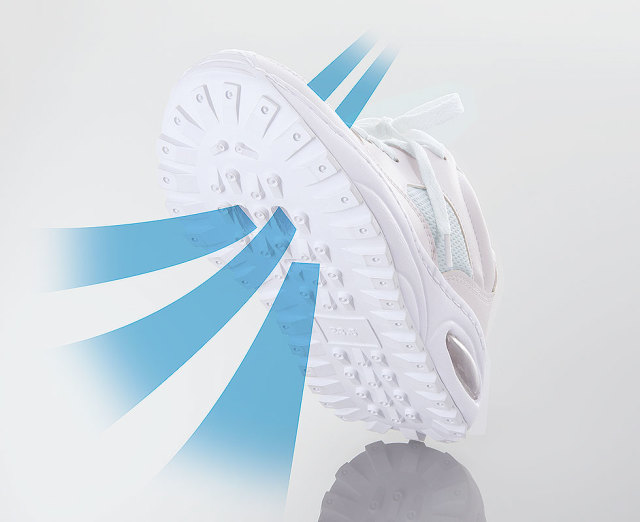 足ムレを軽減するベンチレーションシステムを採用したナースシューズ