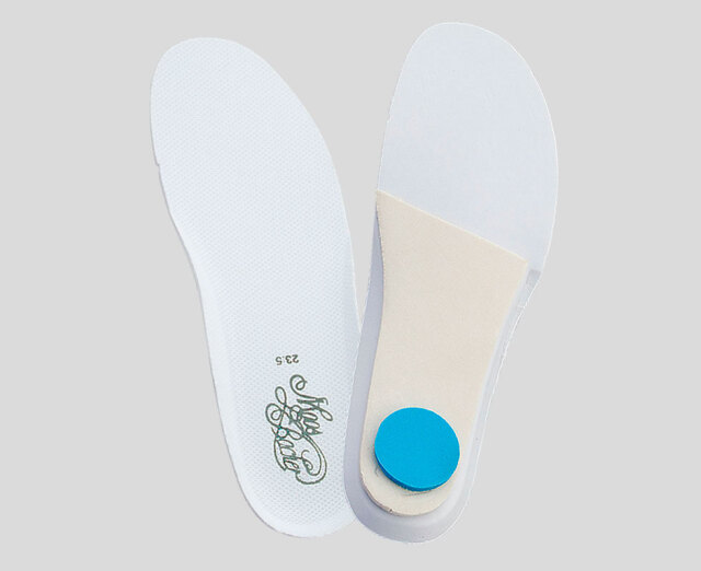 縦ラインを強調したスタイリッシュなナースシューズ