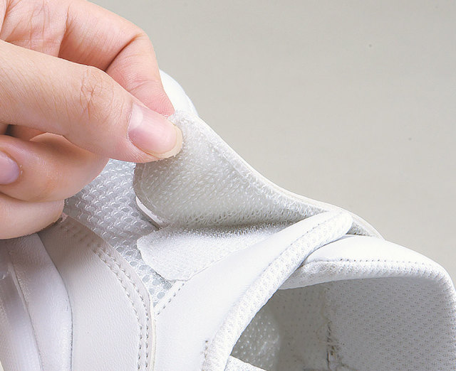 かかとを踏んでも履ける2WAYタイプのナースシューズ