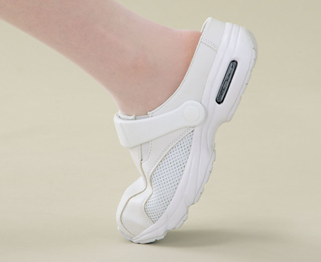 エアークッション内蔵ソールが足にやさしいナースクロッグ