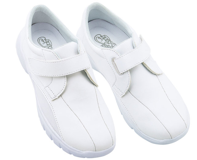 撥水メッシュを採用したシンプルなナースシューズ