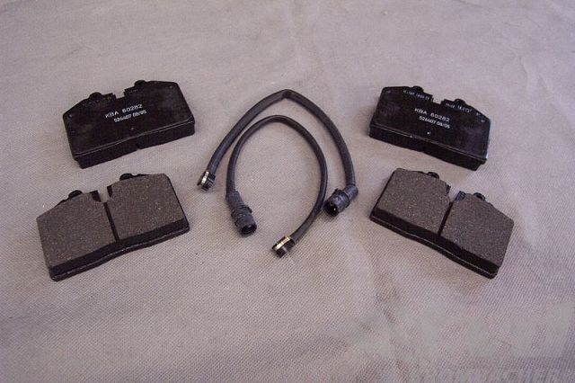 ポルシェ・930ターボ　フロントブレーキサービスキット　Brake service kit front