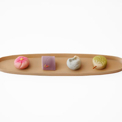 トレーにのった4種類の上生菓子