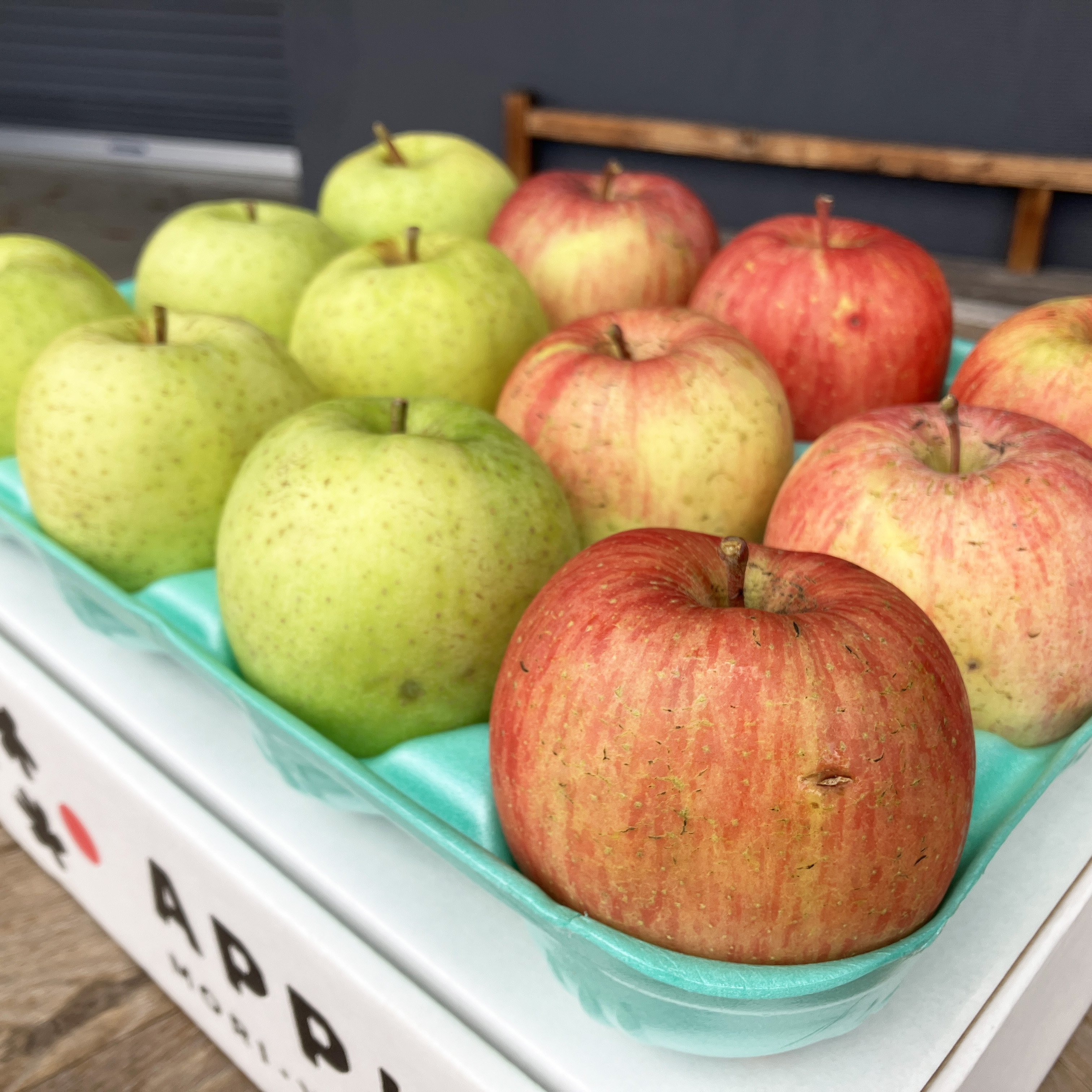 【送料込】訳ありご家庭用 ふじ・王林セット