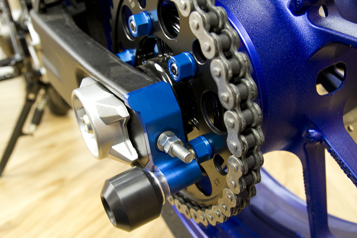 Yamaha ヤマハ 2014-2015  MT-07用アクスルブロックスライダー