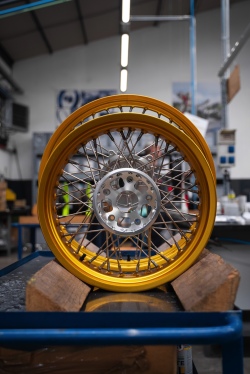 【アウトレット】alpina アルピナチューブレスホイールセット ロードモデル BMW R1200GS F2.15-21 R4.25-17
