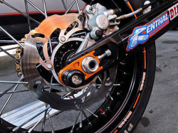 SMR KTM SX/SX-F/ XC/XC-F 125-450  SMR450  (12-19)用 アクスル ブロック スライダー