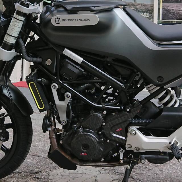 svartpilen701 ガソリンタンク タンクカバー vitpilen Husqvarna