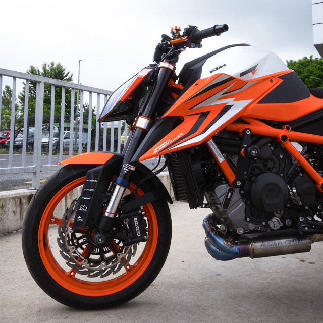 KTM1290 super Duke R ラジエーターガード Bagoros performance バゴロスパフォーマンス ラジエーター