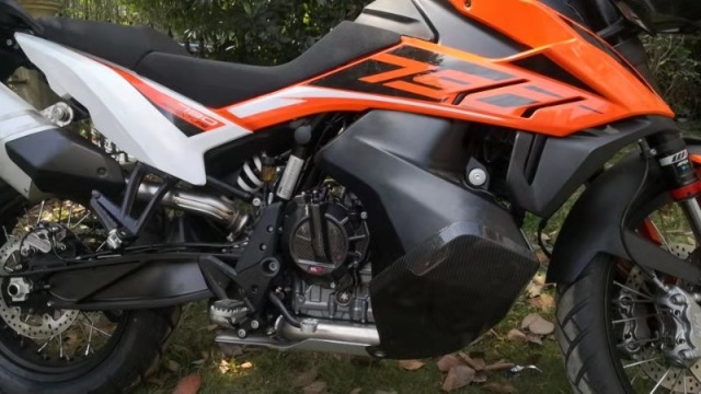 Tekmo Racing カーボンロワーフューエルタンクカバー KTM 790用