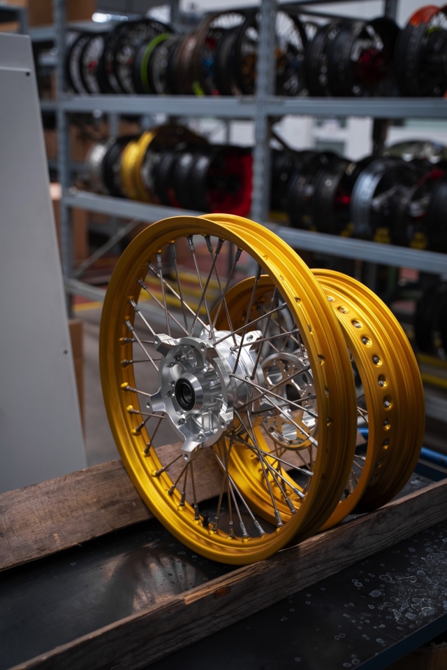 ALPINA 15インチ ブラックホイールセット ALPINA 15インチ ブラックホイールセット