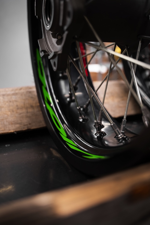 ハスクバーナ　ホイールタイヤセット　送料込み！ フォークリフト用タイヤ 合わせホイール付き 1本 TR20 タイヤ