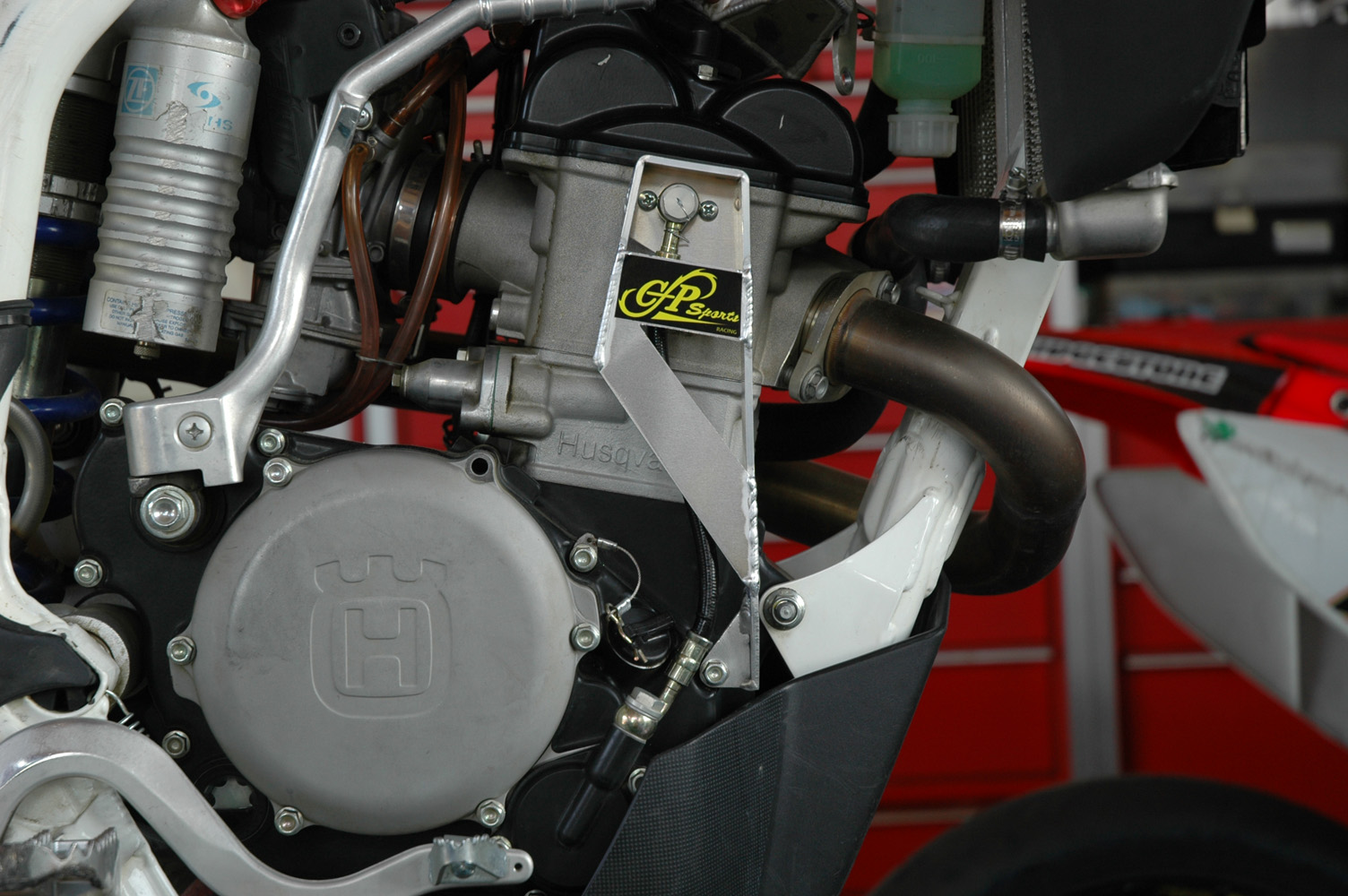 Husqvarna X-Lightオイルラインプロテクター