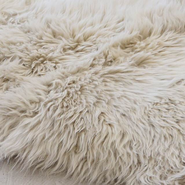 サンドベージュ