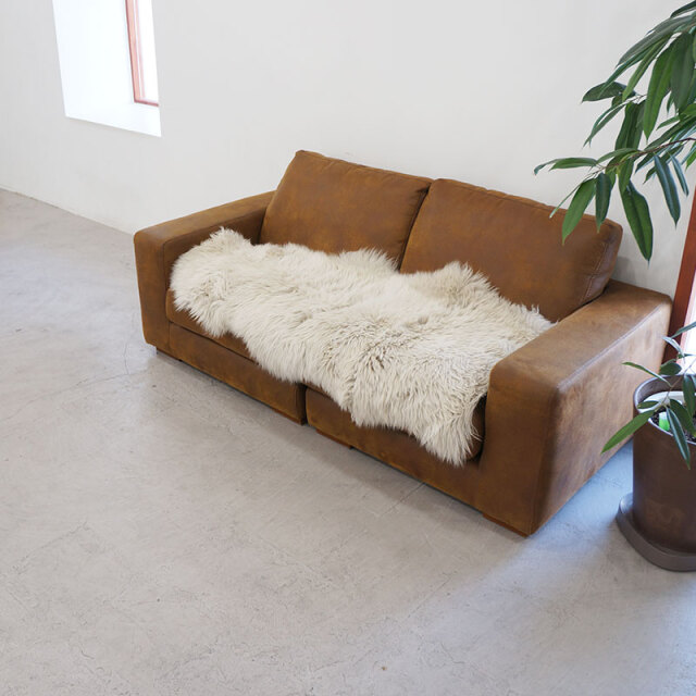 サンドベージュ