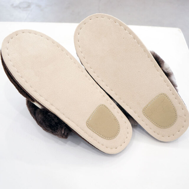 最終お値下げ～ブチ柄ムートンラグ（スリッパなし）　世界に一つ　玄関やソファーにも 最終お値下げ～ブチ柄ムートンラグ（スリッパなし） 世界に一つ