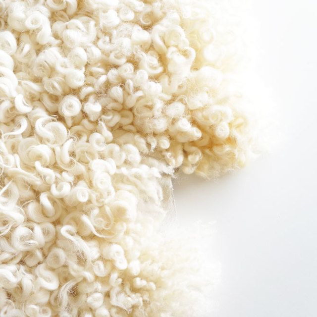 ホワイトフェイス ダートムーア シープスキン ムートンラグ 英国製 1匹