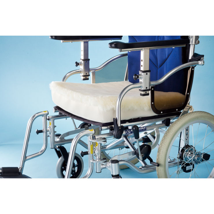 ALIVE 介護用ムートン 車いす用クッション 【送料無料】