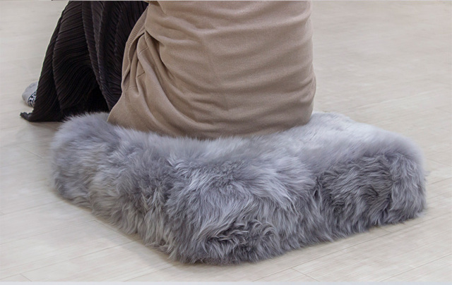 ムートンプフクッションPAVE