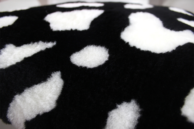 マルチカラーモザイク短毛ムートンシートクッション 45×45cm 《ギフト