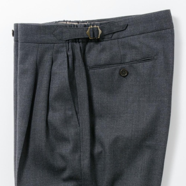 大人のリラックスドレススタイル。革靴に合わせたいパンツ（トラウザーズ）