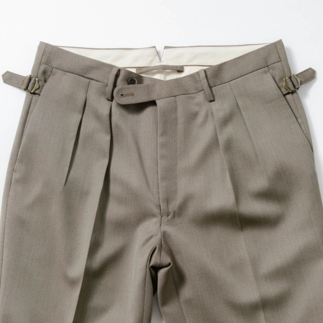 大人のリラックスドレススタイル。革靴に合わせたいパンツ（トラウザーズ）